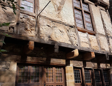 Maison à colombages du XVéme siècle restaurée selon les exigences de la DRAC et des Bâtiments de France